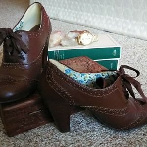 (7.5) Heeled Oxfords with Ribbon Laces